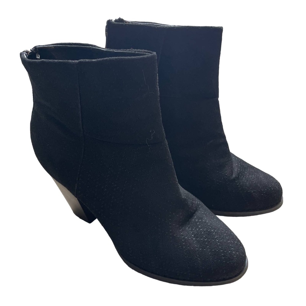 M&L Faux Suede Heeled Boot Size 8